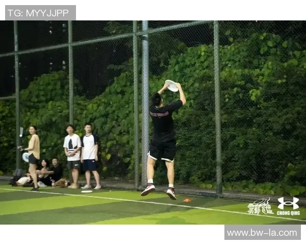 南京飞盘队与武汉飞盘队赛后复盘分析团队意识与战术执行的对比探讨 南京飞盘队与武汉飞盘队赛后复盘分析团队意识与战术执行的对比探讨