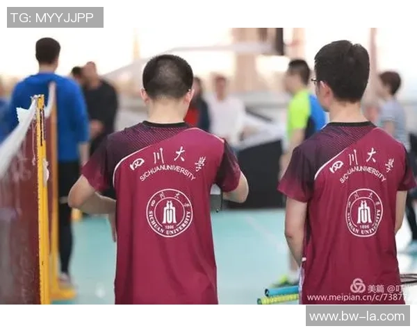 南京羽毛球队与武汉羽毛球队赛后复盘分析意识与战术的对比与启示