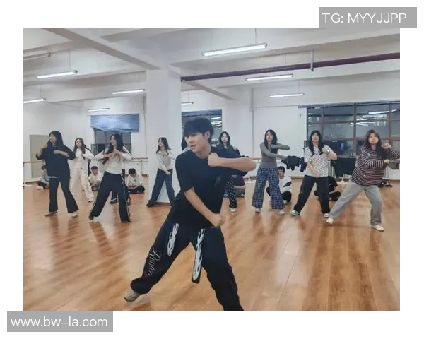 南京街舞队默契配合的魅力探秘与团队精神的完美展现