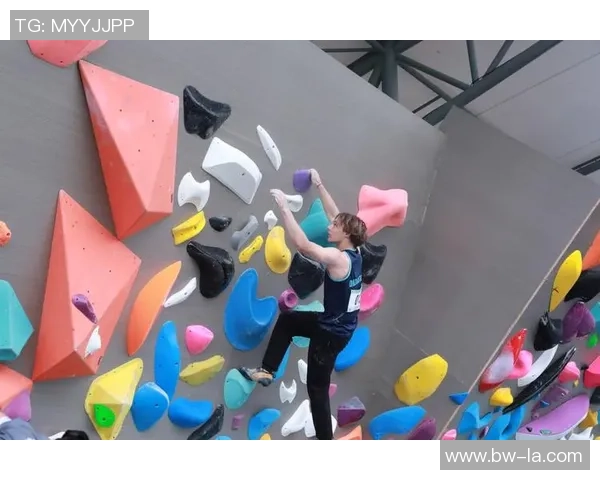 武汉飞盘队在世界攀岩锦标赛中以67分稳居积分榜首位